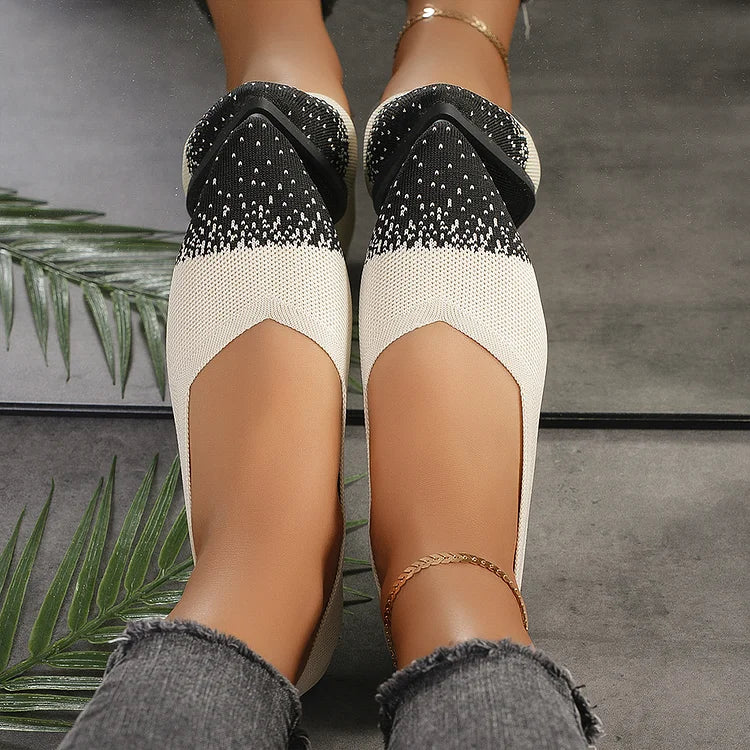 Ballerine traspiranti con punta affilata e lavorazione a maglia colorblock