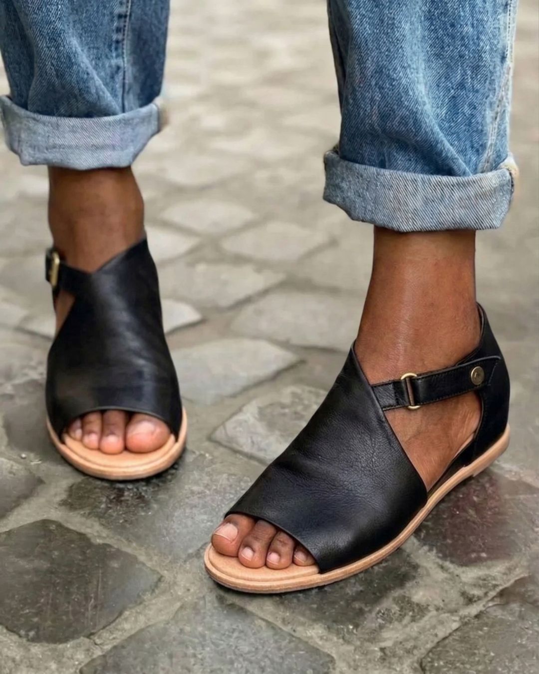 Sandálias Casuais Pretas, Slip On, com Recortes e Bico Aberto [Pré-venda]