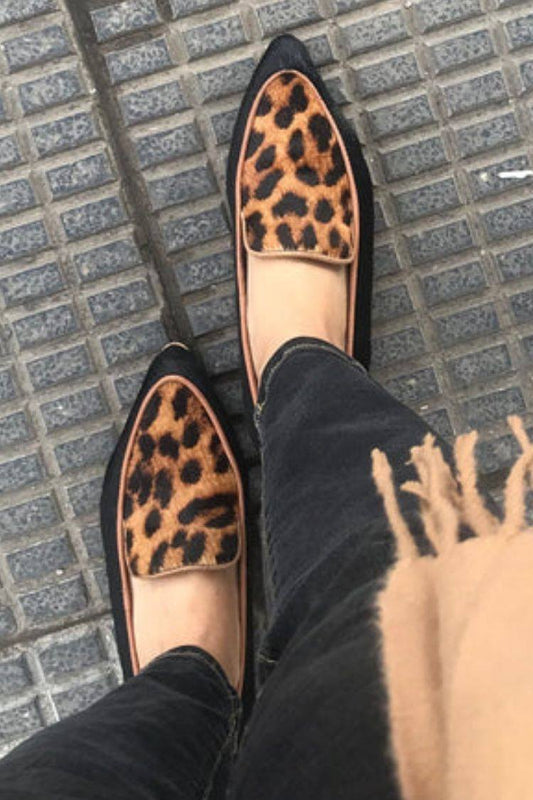 Ballerine a punta in pelle scamosciata con stampa leopardata e rifiniture nere [Pre-ordine]