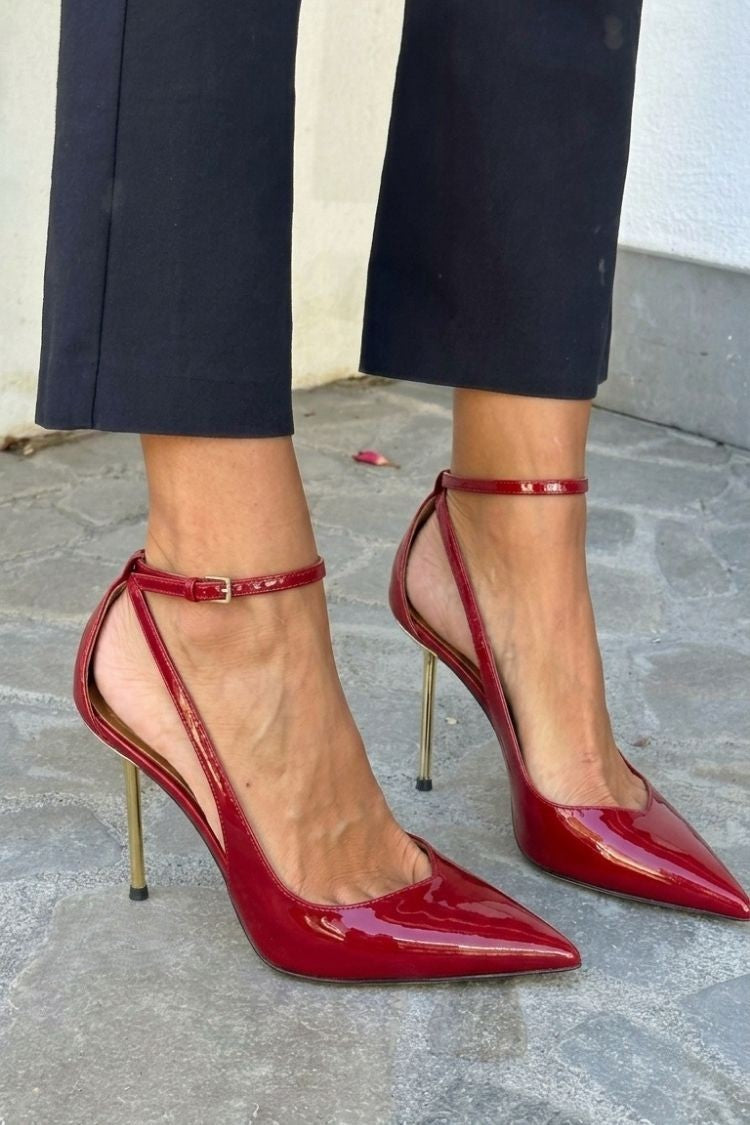 Svarte lakksko med ankelrem og stiletthel