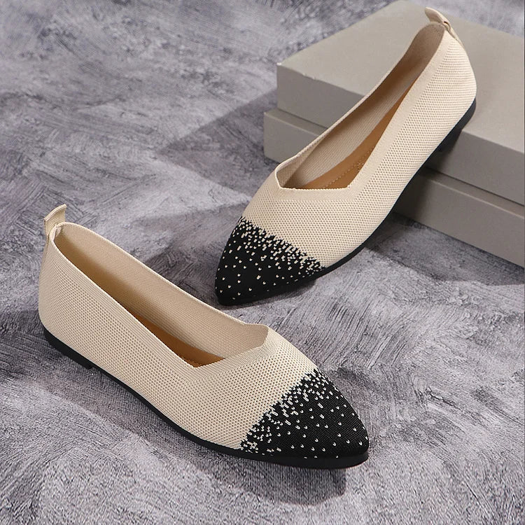 Ballerine traspiranti con punta affilata e lavorazione a maglia colorblock