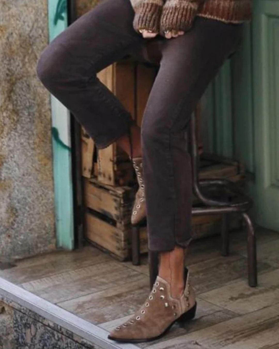 Wintage khaki botki z imitacji zamszu z ćwiekami i szpiczastym noskiem [Przedsprzedaż]