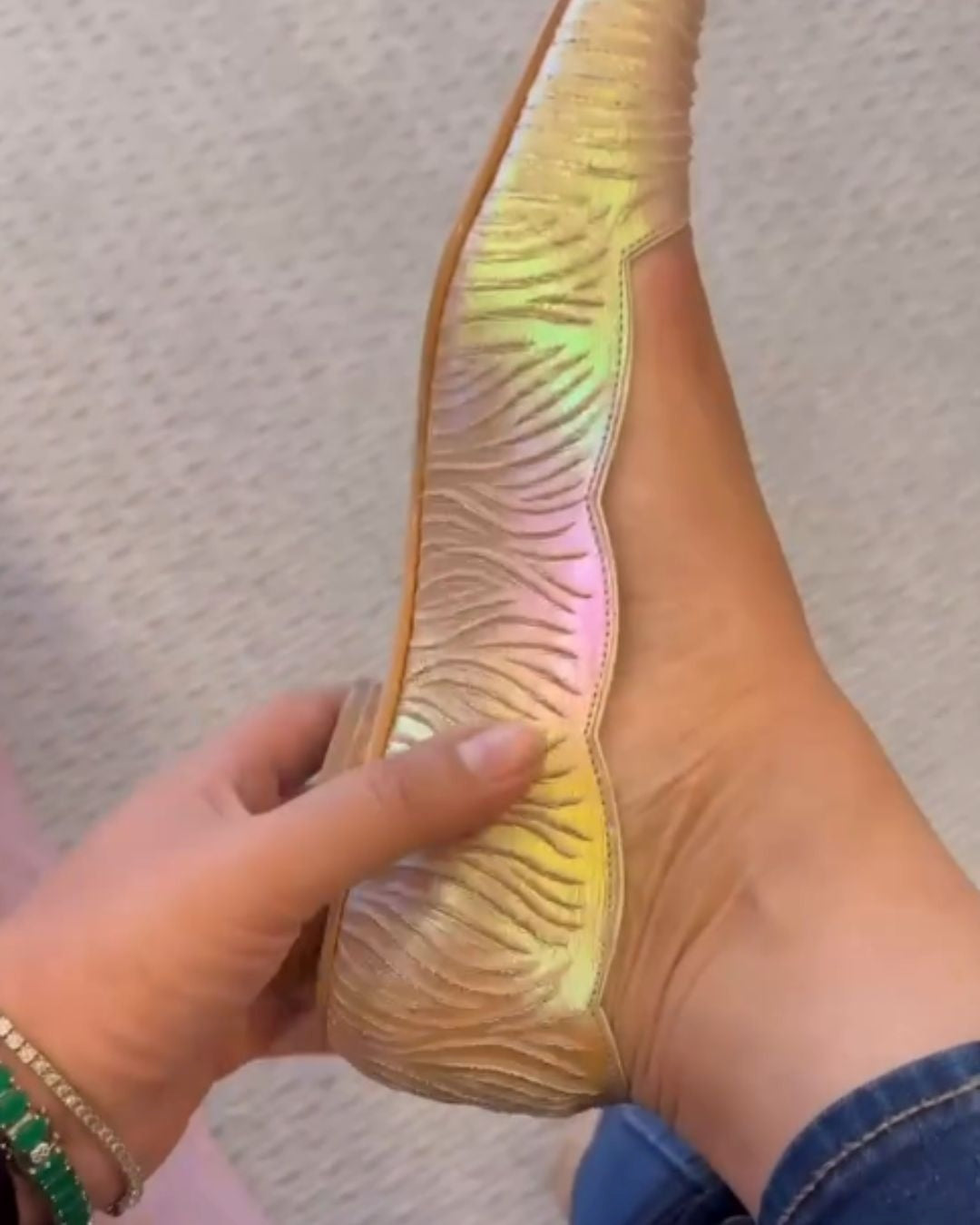 Sabrinas Bico Apontado com Estampa de Crocodilo em Relevo [Pré-Encomenda]