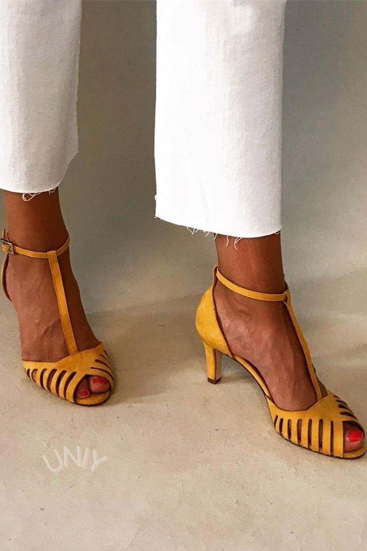 Sandales vintage jaunes en suédine synthétique à bride en T avec découpes et bout ouvert [Précommande]