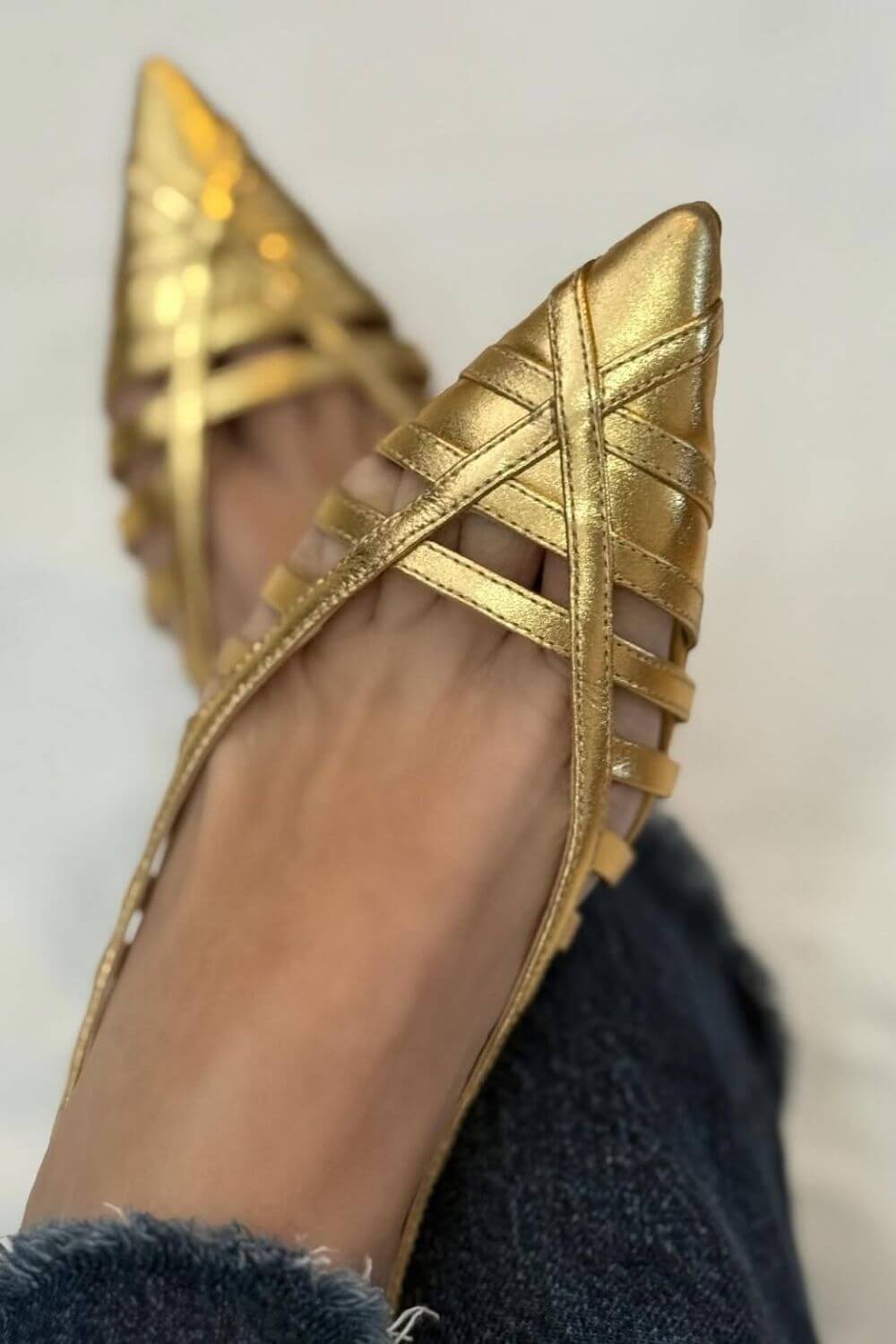 Ballerine slip-on con punta a punta e cinturino, ritagli dorati [Pre-ordine]