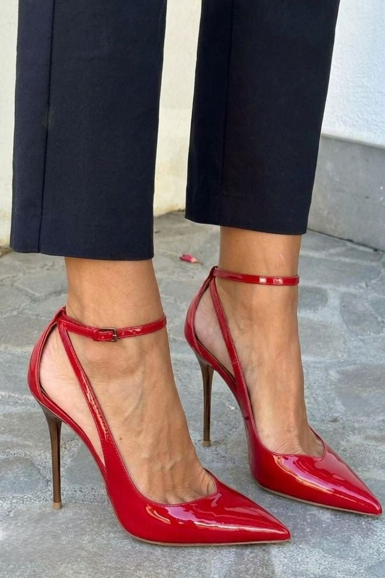 Svarte lakksko med ankelrem og stiletthel