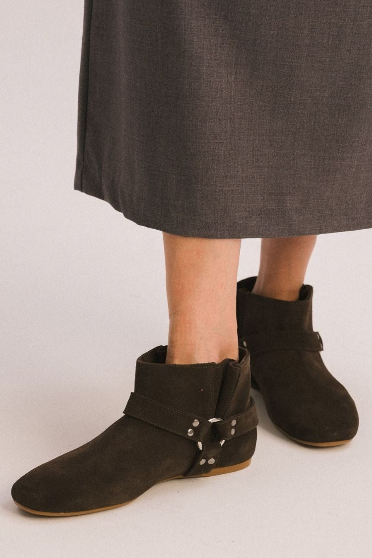 Stivaletti in pelle scamosciata marrone con fibbia [Pre-ordine] 