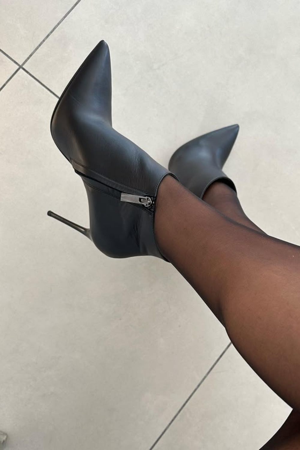 Spitz zulaufende Stiletto-Stiefeletten mit Reißverschluss [Vorbestellung]