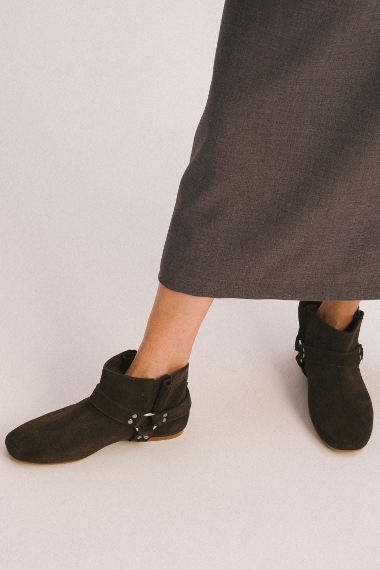 Stivaletti in pelle scamosciata marrone con fibbia [Pre-ordine] 