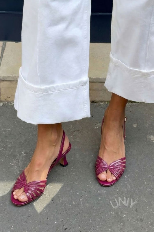 Chique magenta lak slingbacks met meerdere bandjes en uitlopende hakken [Pre Order]