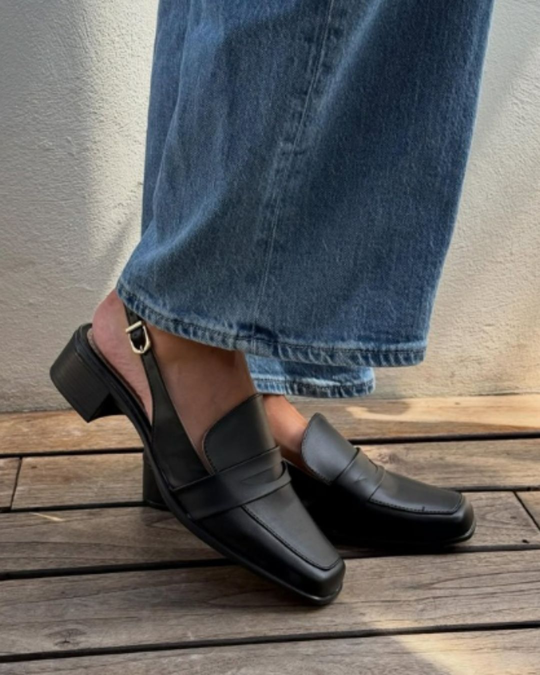 Mocassins com biqueira quadrada preta e tira atrás [Pré-encomenda]