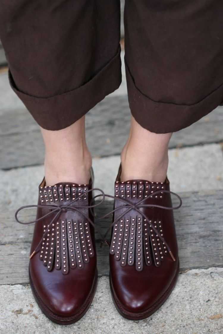 Ballerine con lacci e frange borchiate in pelle liscia [Pre-ordine] 