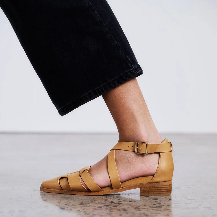 Sandali gialli con punta affilata, cinturino incrociato e fibbia intrecciata [Pre-ordine]