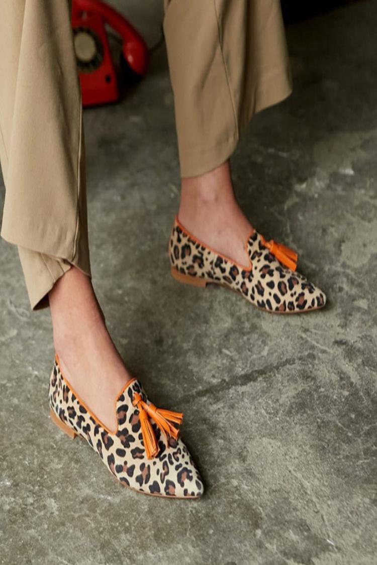 Ballerine retrò con punta affilata, frange e stampa leopardata 