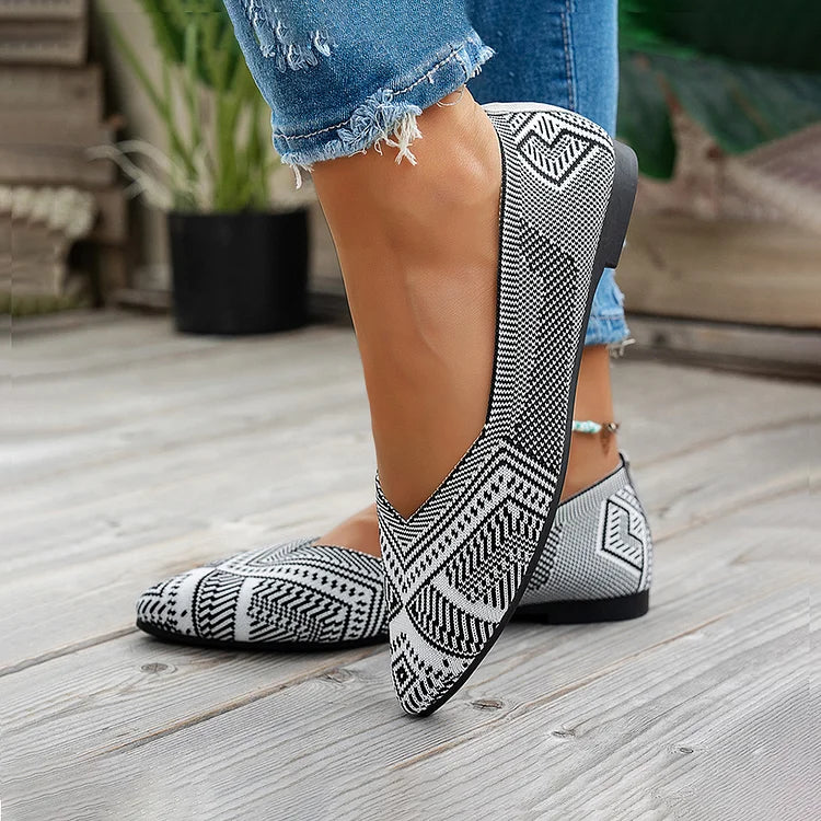 Scarpe basse casual slip-on con punta affilata e motivo tribale in maglia