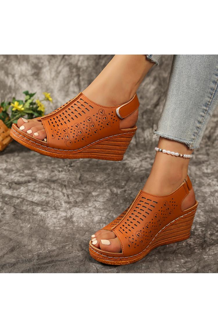 Sandali con zeppa e cinturino posteriore casual, con punta tonda e traforata, tinta unita