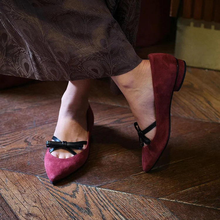 Baleriny w kolorze bordowym z ozdobą w formie kokardki i szpiczastym noskiem [Przedsprzedaż]