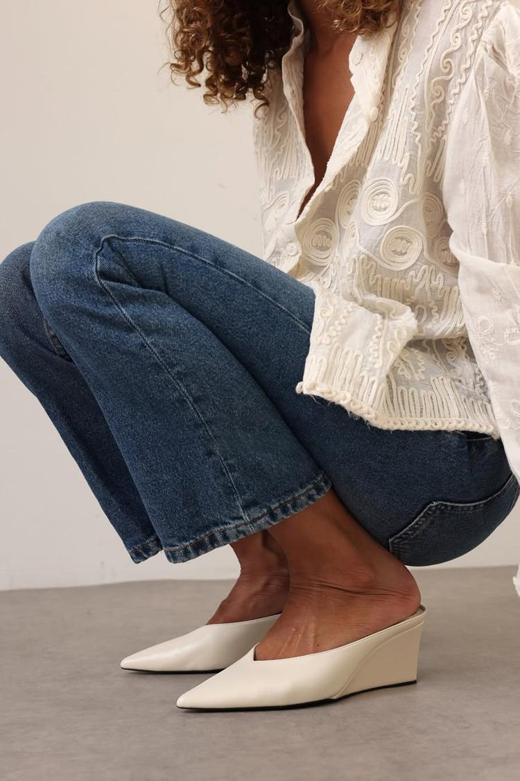 Scarpe con tacco a zeppa casual color avorio, a punta e tinta unita [Pre-ordine]