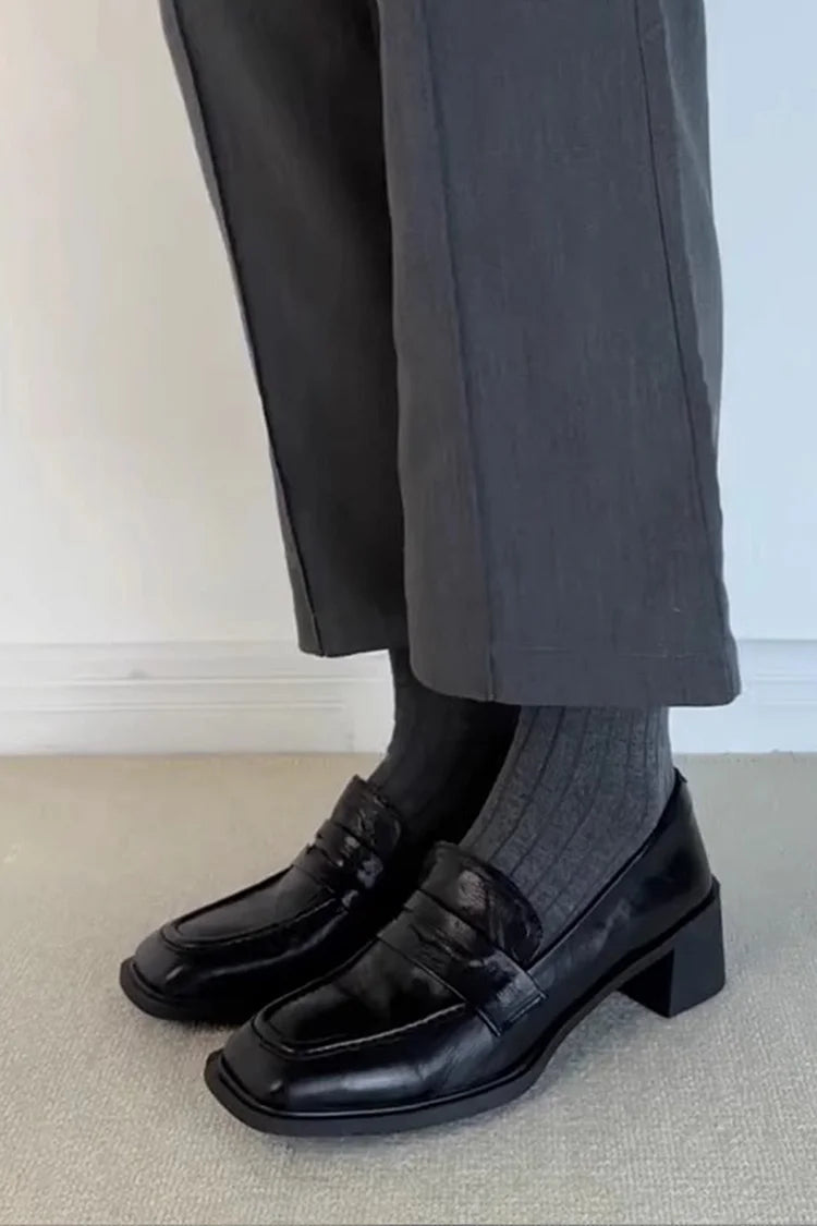 Skórzane mokasyny w kolorze jednolitym z kwadratowym noskiem, grubym obcasem i patchworkiem