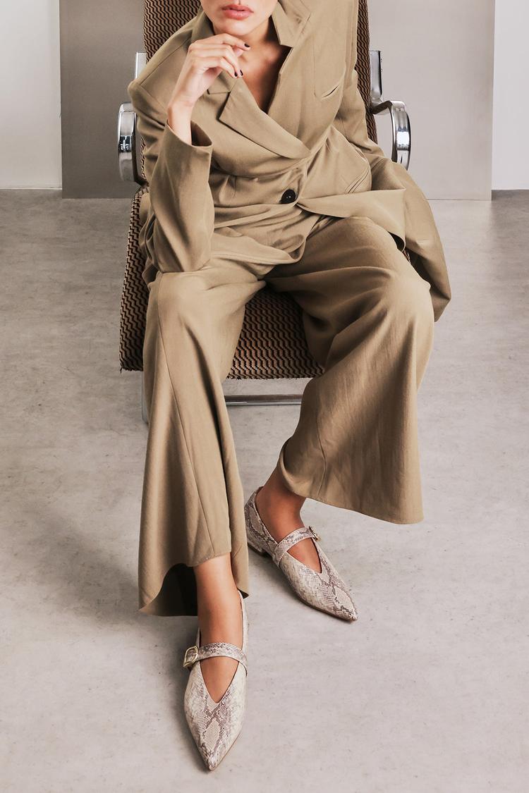 Scarpe basse grigie con punta affilata, cinturino sul collo del piede con stampa serpente [Pre-ordine]