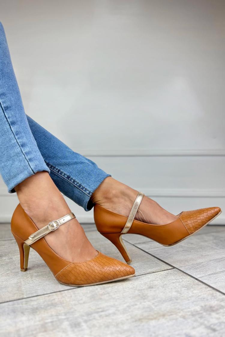 Scarpe con tacco a spillo marrone chiaro, cinturino con fibbia sul collo del piede e punta affusolata [Pre-ordine]