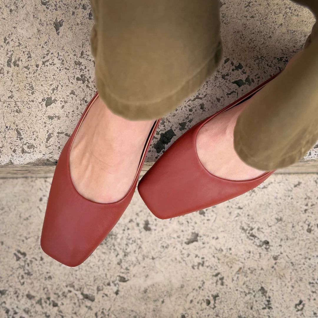 Sapatilhas Minimalistas Vermelho Tijolo em Couro PU com Bico Quadrado [Pré-venda]