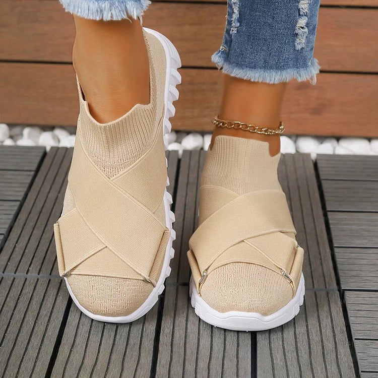 Sneakers casual slip-on con punta rotonda e patchwork con cinturini incrociati