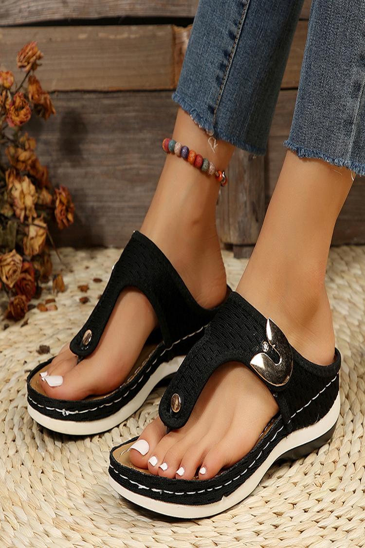 Chanclas de cuña con hebilla en forma de U de aleación y costura decorativa 