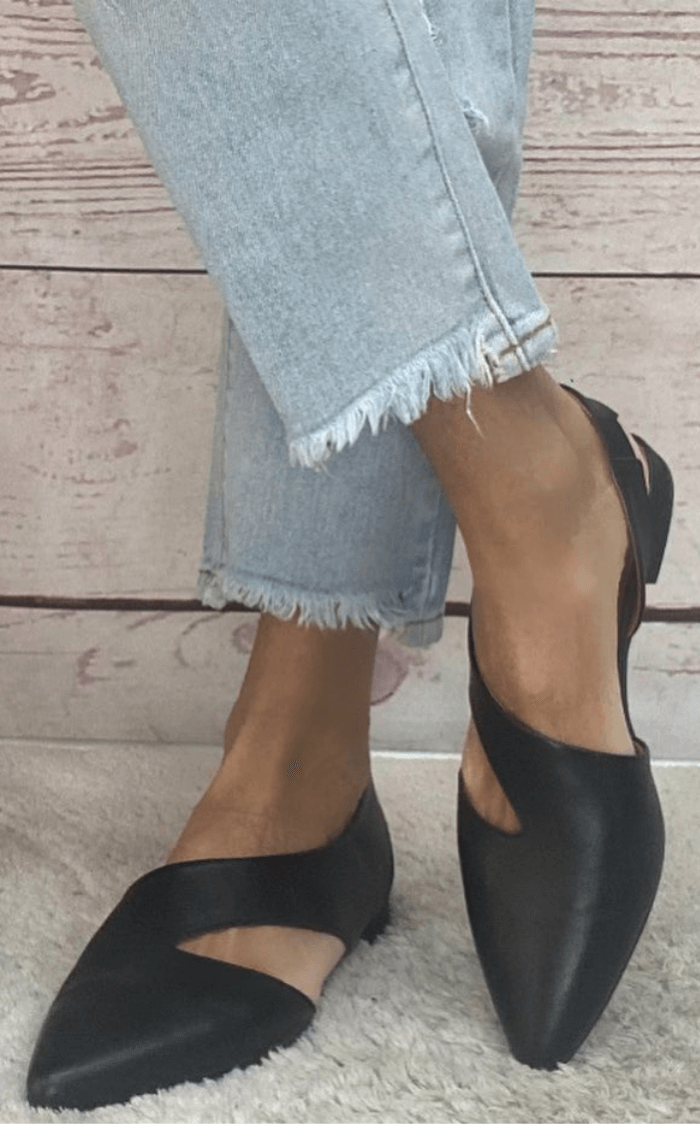 Ballerine a punta in similpelle con cinturini incrociati [Pre-ordine]