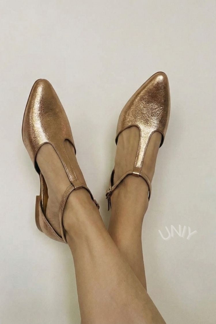 Scarpin Metálico com Bico Fino, Tira em T e Salto Bloco Elegante [Pré-venda]