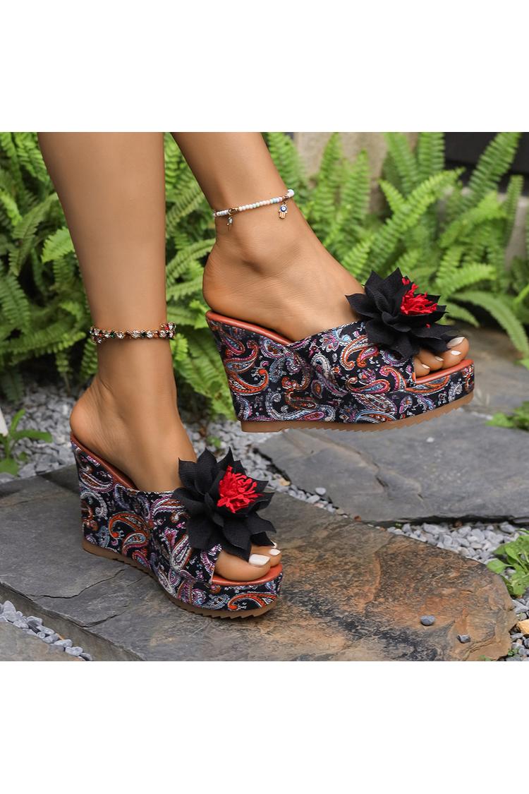 Tacones de cuña informales con punta abierta y estampado paisley con decoración floral en 3D 