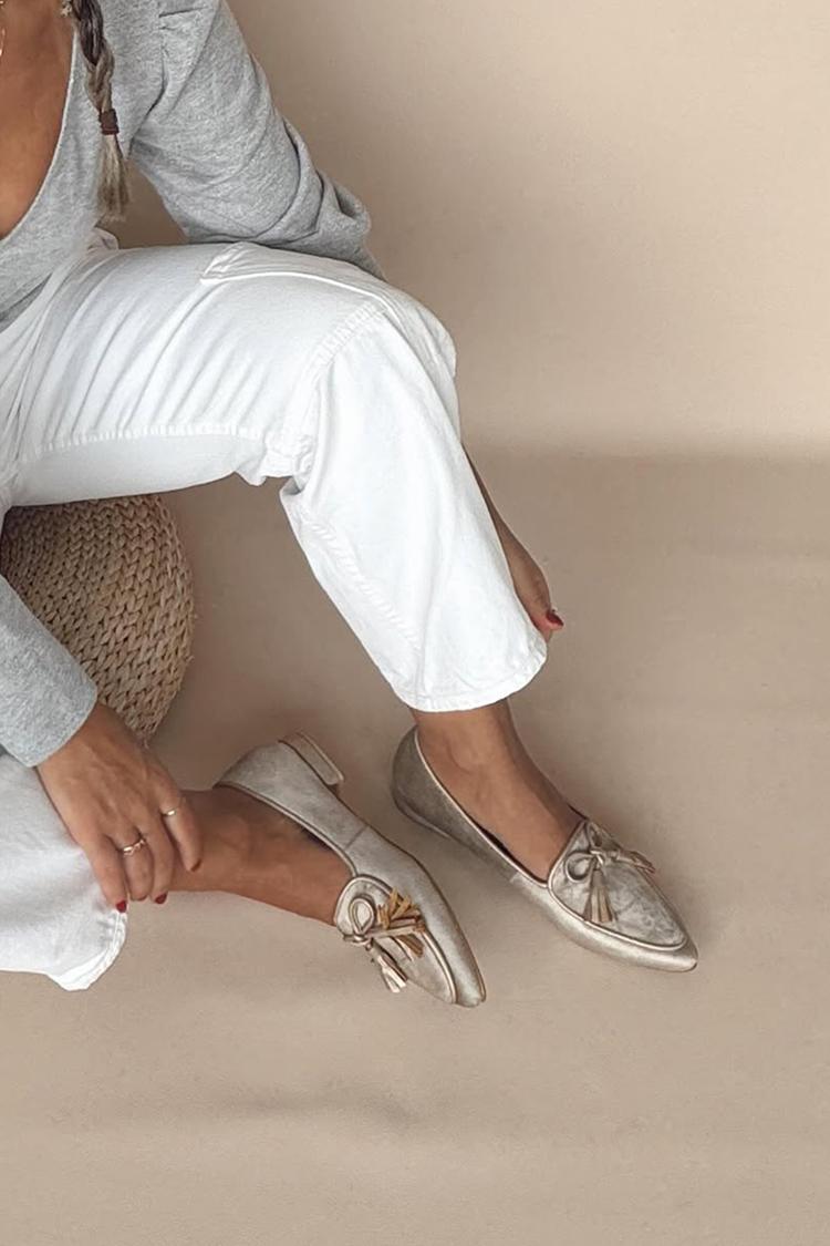 Mocassins à bout pointu décorés de pampilles or clair [Précommande]