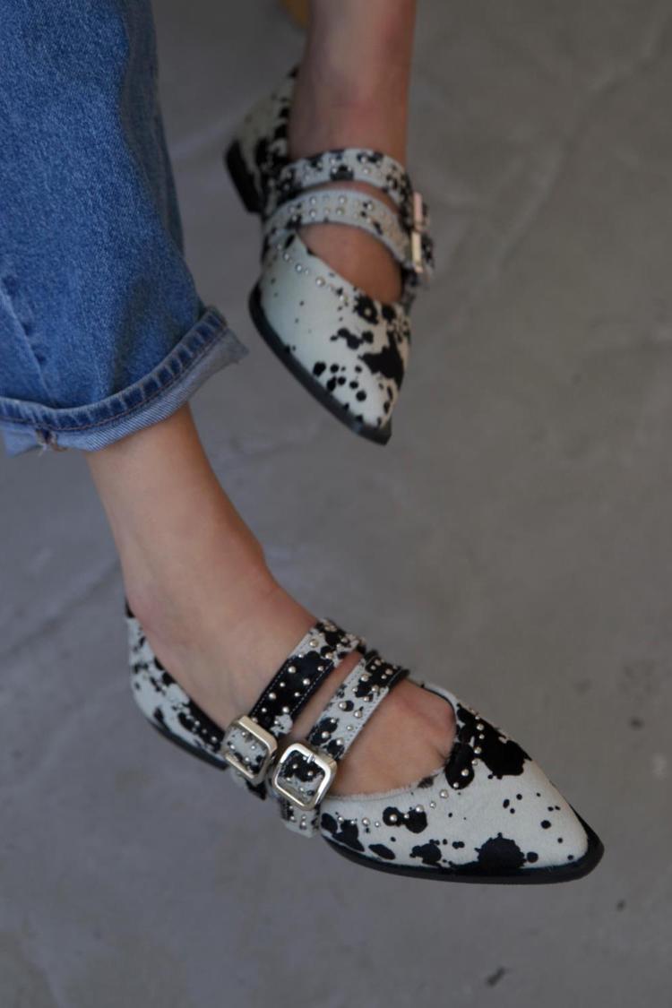 Cow Pattern Metal Rivets Decor Pointed Toe Beige Flats [Pre Order]