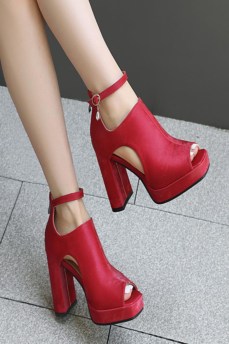 Scarpe con tacco grosso, punta aperta, fibbia, cerniera e cinturino alla caviglia in tinta unita