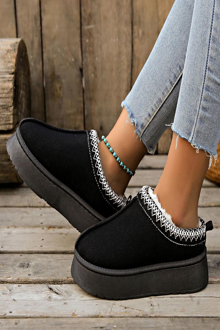 Stivali da neve bassi con plateau e fodera in pelliccia sintetica con motivo a punto scamosciato 