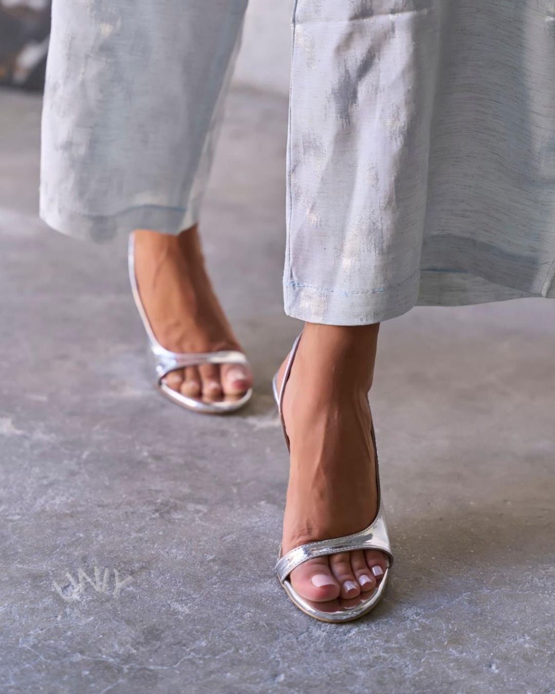 Sandálias de Salto Alto Stiletto Prateadas Metálicas com Bico Aberto e Tira Traseira [Pré-venda]
