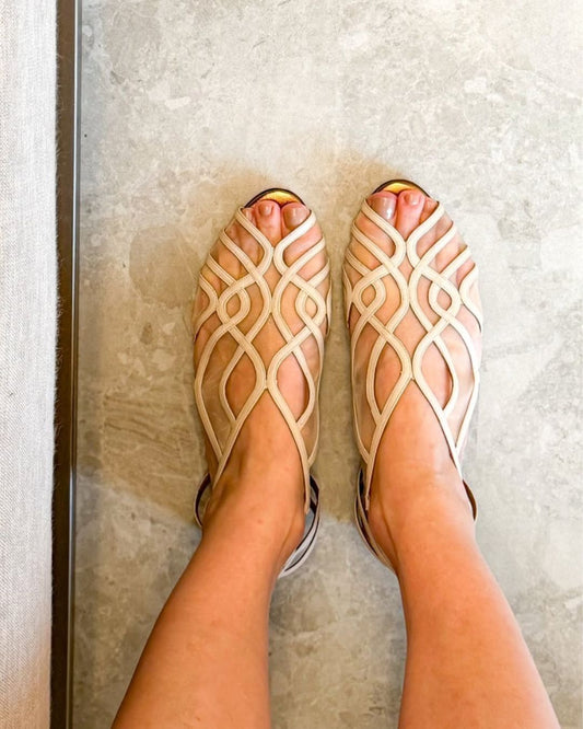 Sandalen mit ausgeschnittenem gewebtem Design [Vorbestellung]