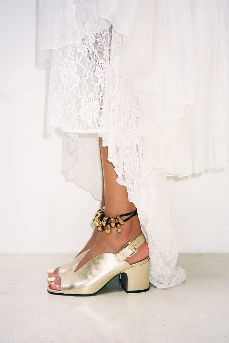 Metallischer Glanz V-förmige Rille Peeptoe Slingback Gold Klobige Absätze