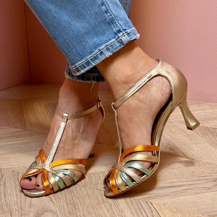 Tacones de aguja dorados con hebilla y correa en T ahuecados multicolores 