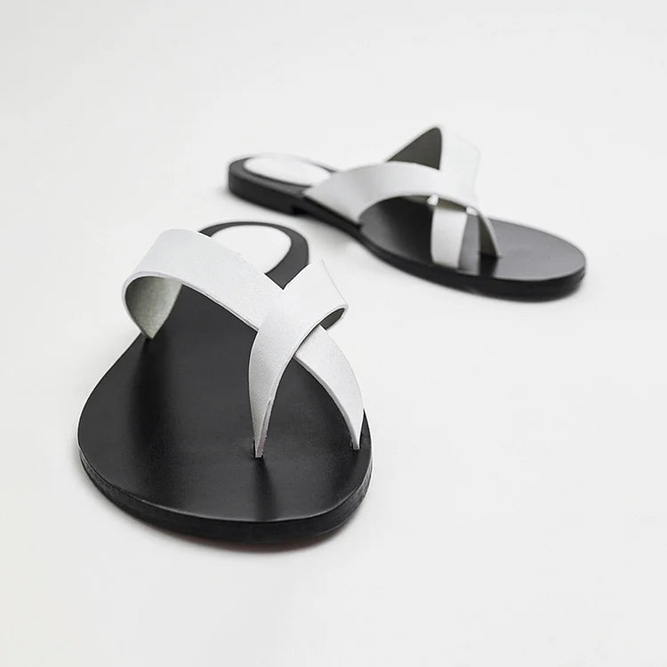 Ciabatte casual in pelle con punta rotonda e cinturino incrociato 