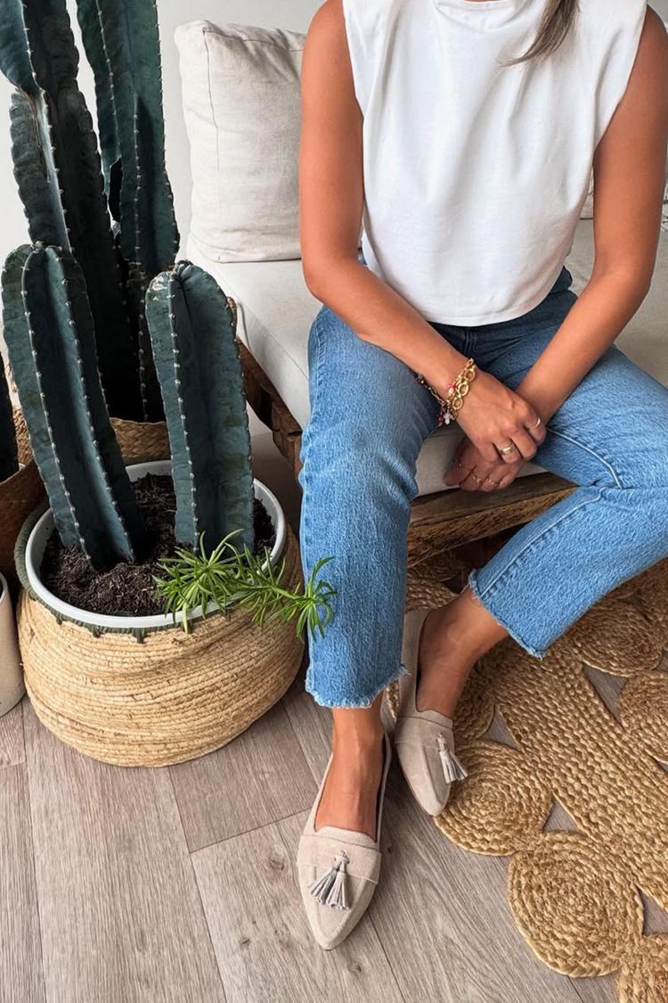 Mocassins Bege de Bico Apontado com Pendente de Cor Sólida [Pré-Encomenda]