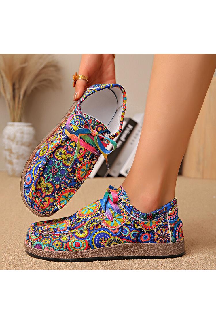 Sneakers casual con lacci e punta tonda con stampa a motivo etnico multicolore 