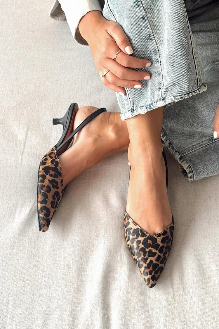 Scarpe con tacco a gattino marroni con punta scollata e stampa leopardata [Pre-ordine]