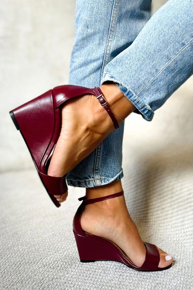 Zeppe bordeaux con punta tonda, cinturino alla caviglia e fibbia [Pre-ordine]