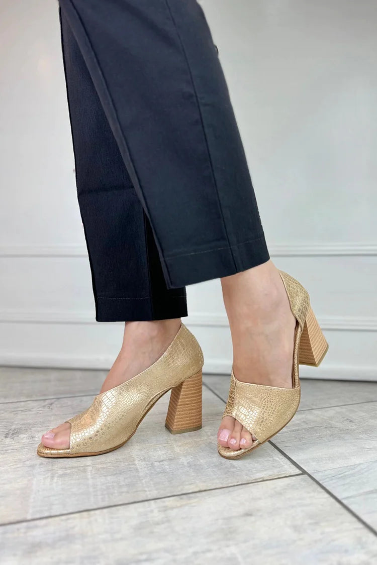 Zapatos de punta abierta con recortes y brillo metálico, tacones gruesos dorados [Reserva]