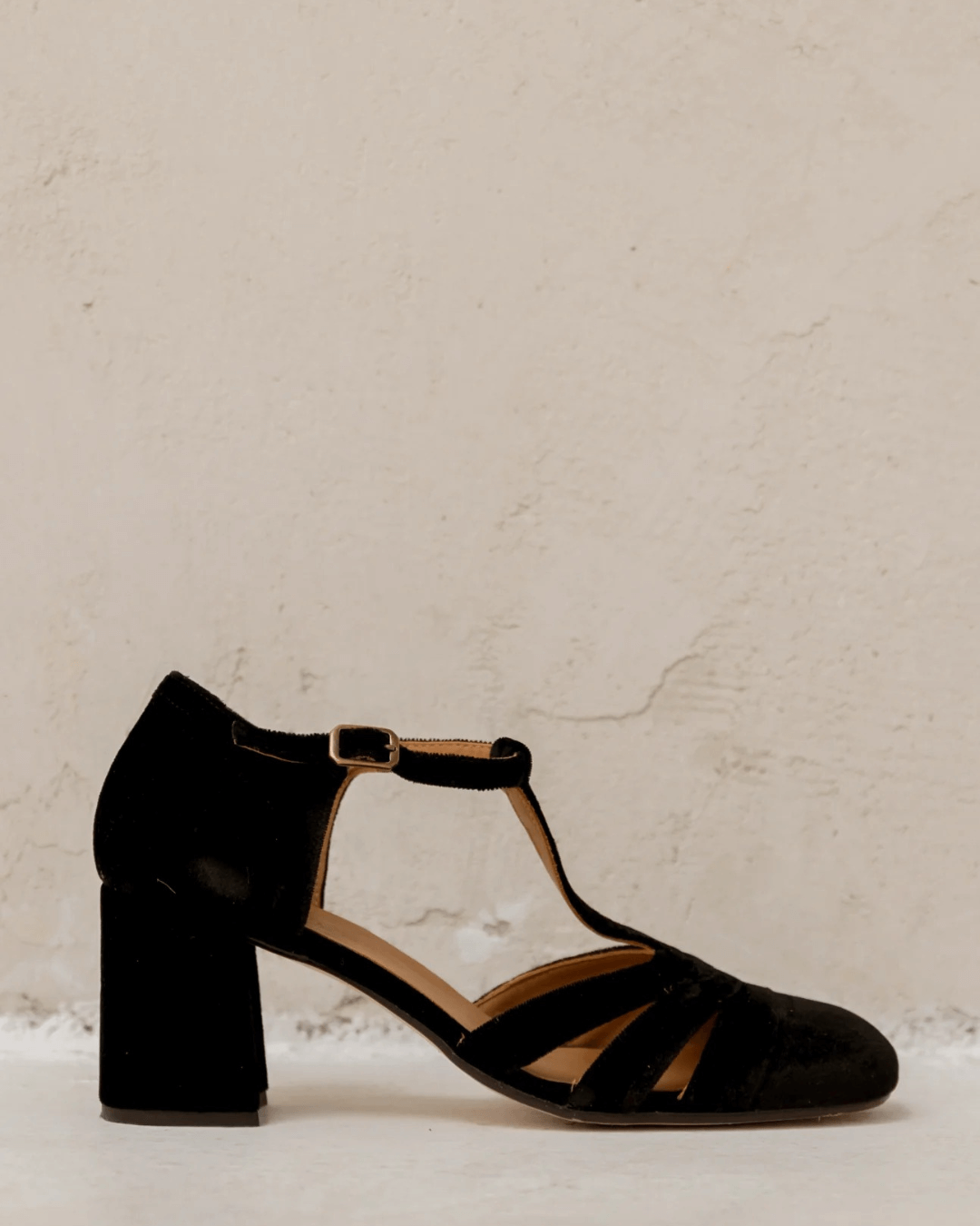 Ausgehöhlte T-Riemen Schnalle Samt Klobige Absätze