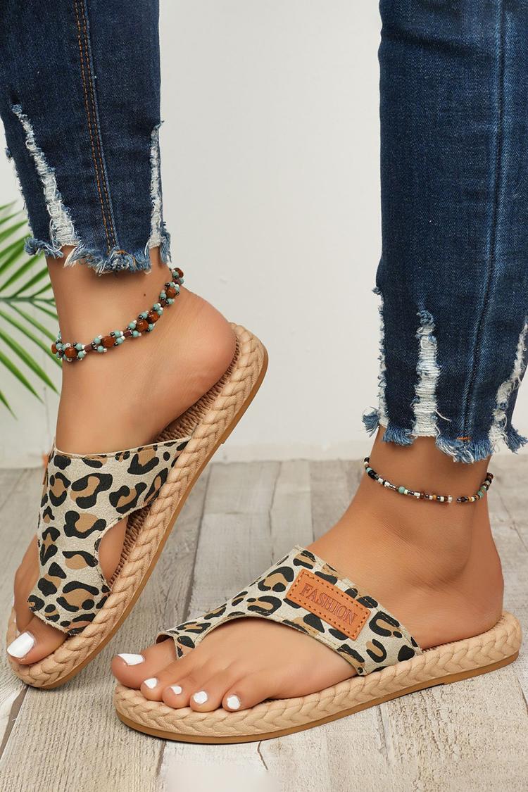 Pantofole casual asimmetriche con anello per le dita dei piedi e motivo leopardato