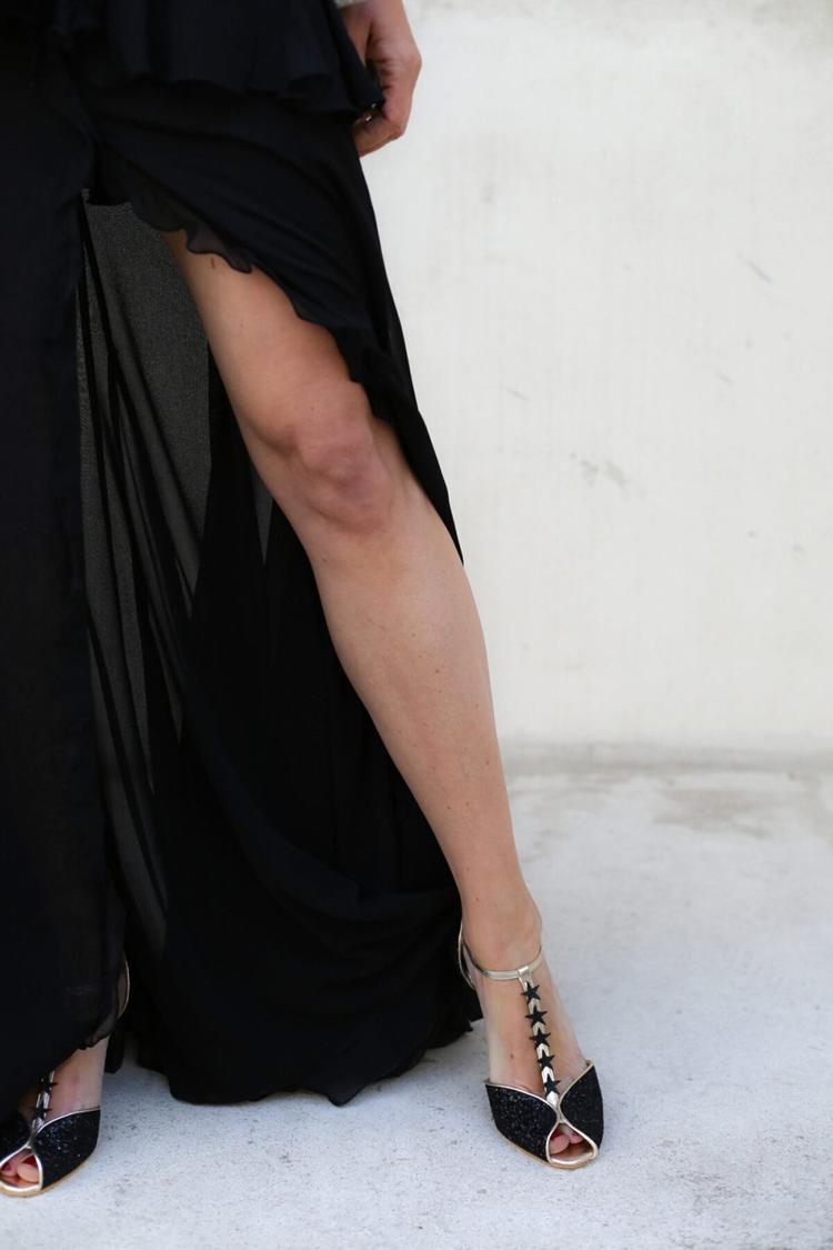 Zapatos de tacón grueso negros con punta abierta y brillantes con decoración de estrellas [Reserva]