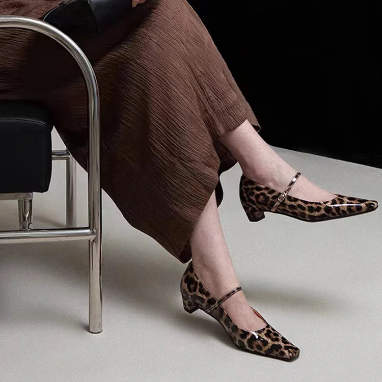 Eleganti tacchi a spillo con cinturino sul collo del piede e fibbia a punta quadrata 