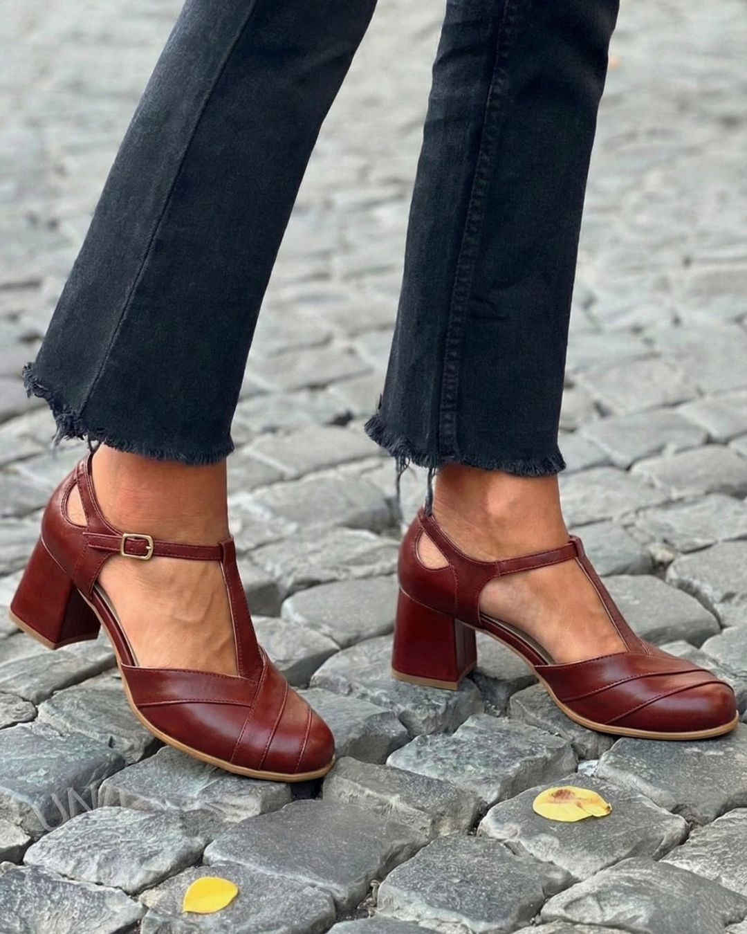 Escarpins bordeaux en cuir PU à bride en T, bout rond, talon bloc [Précommande]